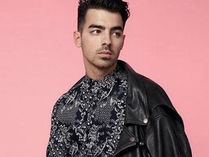 Joe Jonas Rambah Industri Mode Sebagai Model Brand Diesel