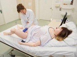 Wah, Boneka Ini Bisa Dipakai Dokter Latihan Bantu Persalinan Pasien