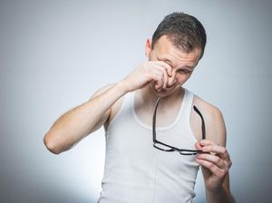 Ciri-ciri Mata Kedutan Tak Normal, Segera Cek ke Dokter Jika Keluhkan Ini Ciri-ciri Mata Kedutan Tak Normal, Segera Cek ke Dokter Jika Keluhkan Ini