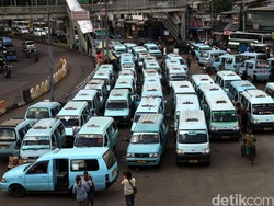 Sopir Taksi, Kopaja dan Bajaj Mogok Massal