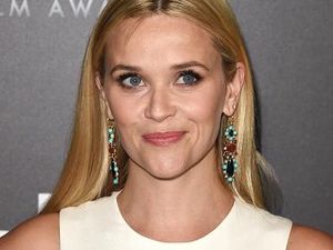 Peduli Guru saat Pandemi Covid-19, Reese Witherspoon Beri Baju Gratis