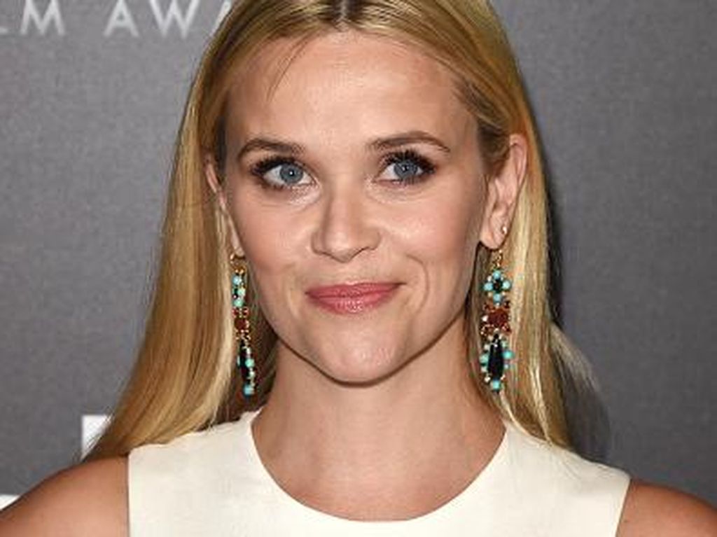 Peduli Guru saat Pandemi Covid-19, Reese Witherspoon Beri Baju Gratis Peduli Guru saat Pandemi Covid-19, Reese Witherspoon Beri Baju Gratis