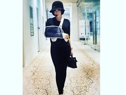 Bolak-balik ke Rumah Sakit Singapura, Tangan Yuni Shara Kenapa?