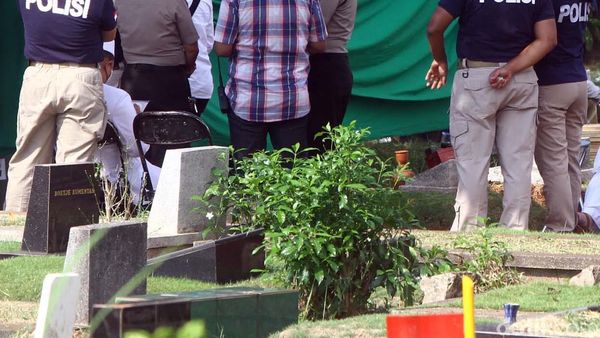 Polisi Bongkar Kuburan Allya untuk Autopsi