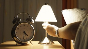 Tidur setelah Maghrib Menurut Islam, Apa Hukumnya?