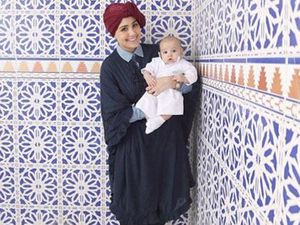 Tips Berbusana Stylish untuk Hijabers yang Sedang Menyusui