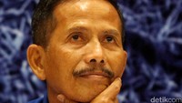 Djajang Nurdjaman dijadwalkan berangkat pada Kamis (12/1/2016), sementara tiga pemain tersebut bulan depan.