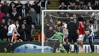 Gol Rooney dan Lingard di babak pertama sempat membawa United unggul 2-0. Namun, Newcastle mengejar via gol Georginio Wijnaldum dan Aleksandar Mitrovic. Reuters/Andrew Yates.