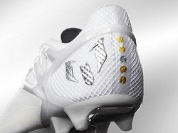 Sepatu Platinum untuk Merayakan Ballon dOr Kelima Messi