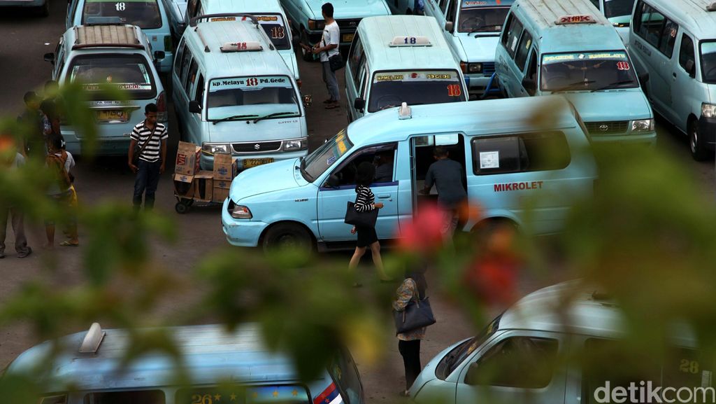 Angkot di Ibukota Akan Dibatasi Angkot di Ibukota Akan Dibatasi