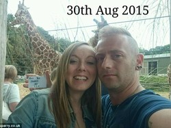 Romantis, Pria Ini Diam-diam Lamar Kekasihnya Dengan Buat 150 Selfie