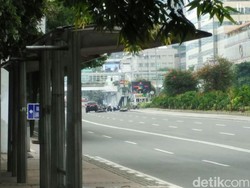 Usai Ledakan, Seorang Pengendara Motor Trail Lari ke Arah Istana Presiden