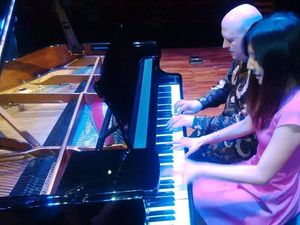 Gelar Konser Kedua, Pianis Surabaya ini Gandeng Pianis Amerika