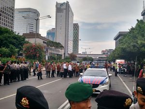 Jokowi Sambangi Lokasi Ledakan Bom Thamrin di Depan Starbucks