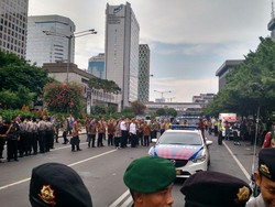 Jokowi Sambangi Lokasi Ledakan Bom Thamrin di Depan Starbucks