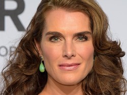 Cerita Brooke Shields Melahirkan di Hari & RS yang Sama dengan Katie Holmes