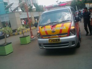 Seorang Anggota Polisi Korban Ledakan Dibawa ke IGD RSCM