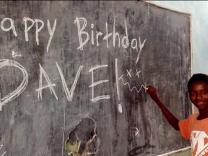 Anak-anak Etiopia Rayakan Ulang Tahun Dave Grohl