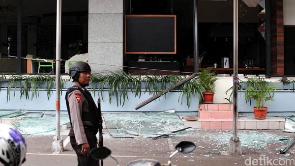 Begini Kerusakan Starbucks Pasca Ledakan