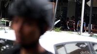 Pasca Ledakan, Polisi Olah TKP di Starbucks