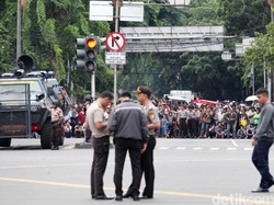 Polisi Penembak Pelaku Teror: Mereka Terlihat Santai, Todong Senpi dan Lempar Bom