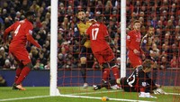 Di babak kedua gol kedua Giroud membawa Arsenal berbalik unggul. Reuters/Phil Noble.