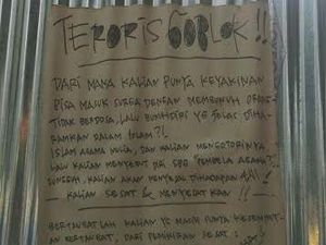 Kecaman untuk Teroris yang Tertempel di Depan Starbucks: Kalian Mengotori Islam