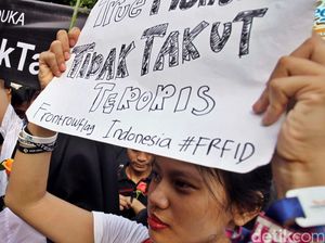 Perang Melawan ISIS di Dunia Maya Perang Melawan ISIS di Dunia Maya