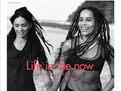 Putri & Mantan Istri Lenny Kravitz Jadi Bintang Iklan Calvin Klein