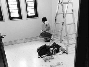 Ngecat Bareng, Ariel dan Sophia Latjuba Siapkan Ruangan Yoga