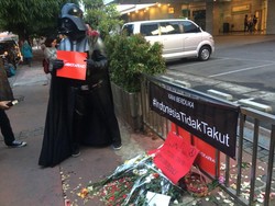 Darth Vader Muncul di Tengah Aksi Solidaritas Kecam Pelaku Teror di Thamrin