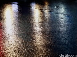 Truk Mogok di Depan RS Dharmais, Lalu Lintas Tetap Lancar