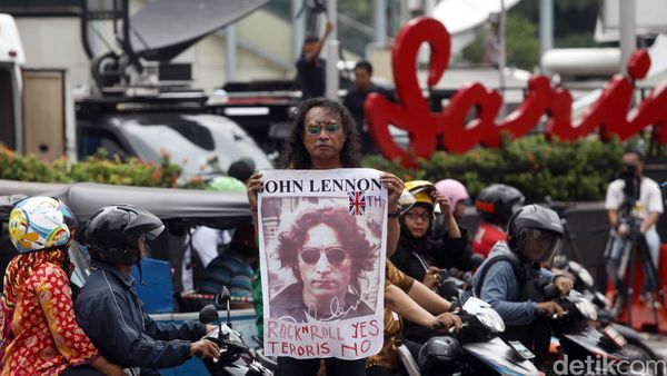 Aksi John Lennon Kutuk Aksi Teror