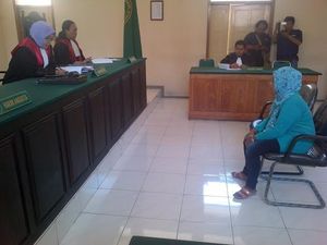 Ibu ini Divonis 12 Bulan Penjara Kepergok Coblos 2 Kali saat Pilkada Ibu ini Divonis 12 Bulan Penjara Kepergok Coblos 2 Kali saat Pilkada