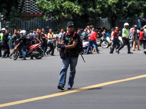 Kisah 10.42-11.19 WIB yang Menegangkan di Titik Pusat Jalan Thamrin Kisah 10.42-11.19 WIB yang Menegangkan di Titik Pusat Jalan Thamrin