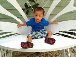 Apa Kabar Rafi, Bocah yang Lahir Tanpa Anus dan Alat Kelamin Tak Sempurna?