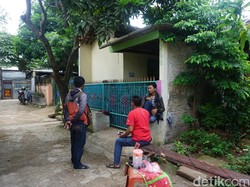 Rumah Sugito di Karawang Ramai Didatangi Warga dan Polisi