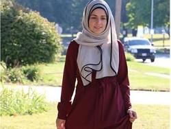 Foto: Intip Gaya Reporter Berhijab Asal Illinois, Mariam Sobh