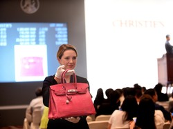 Stop Kekerasan Hewan, PETA Ciptakan Tas Mengerikan Berisi Daging & Darah