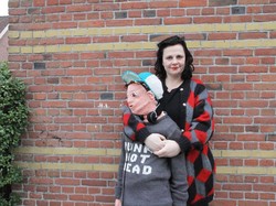 Obati Rindu pada Anaknya yang Beranjak Dewasa, Ibu Ini Bikin Anak Rajutan