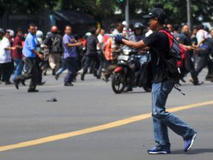 Cerita Lengkap Polisi Tembak Teroris di Thamrin Sebelum Lempar Bom Cerita Lengkap Polisi Tembak Teroris di Thamrin Sebelum Lempar Bom