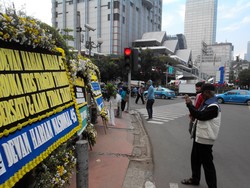 Belasan Karangan Bunga Ekspresi Keberanian Warga Jakarta Hiasi Jl Thamrin