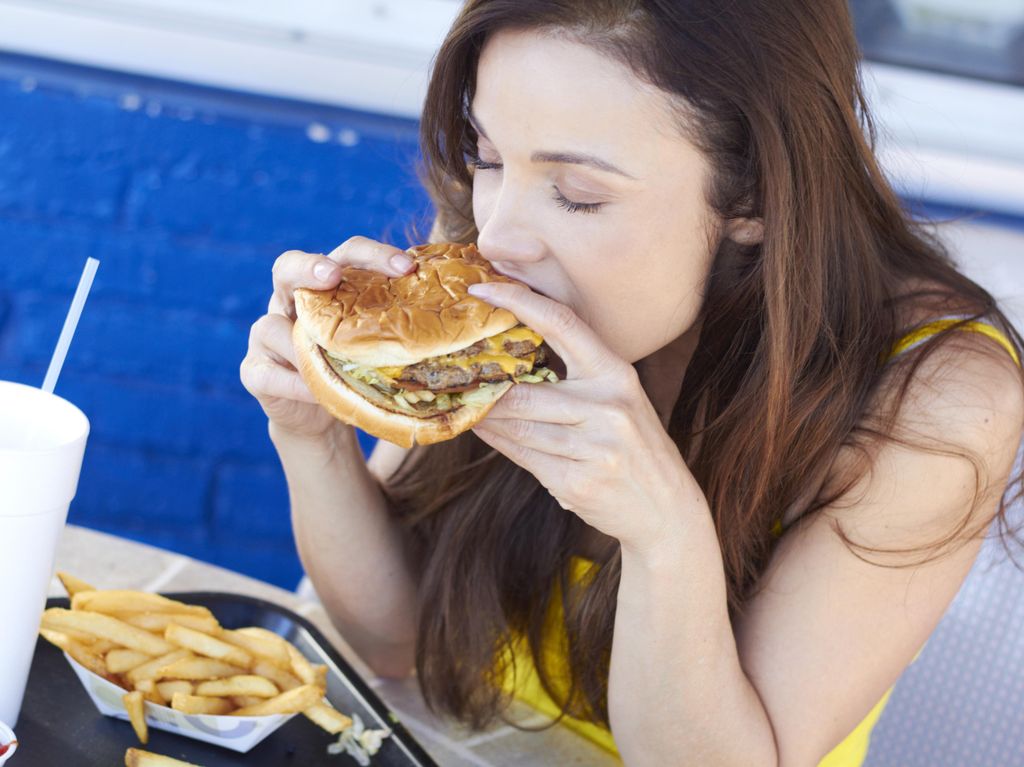 5 Makanan Penyebab Jerawat, Kurangi Makan Kacang hingga Burger! 5 Makanan Penyebab Jerawat, Kurangi Makan Kacang hingga Burger!