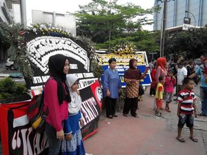 Lokasi Ledakan Bom Thamrin Banyak Disambangi Warga, Jadi Tempat Foto-foto