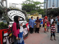 Lokasi Ledakan Bom Thamrin Banyak Disambangi Warga, Jadi Tempat Foto-foto