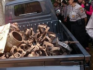 Ini Penampakan Ratusan Senjata Kuno yang Ditemukan di Sukabumi