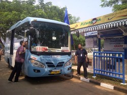 Ahok: Tempat Duduk Bus Feeder Tidak Nyaman, Ganti yang Ada Sofanya!