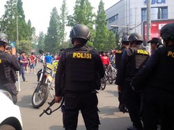 Puluhan Polisi Bersenjata Lengkap Jaga CFD di Dago Bandung