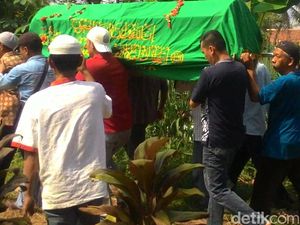 Rais Korban Bom Thamrin Dimakamkan