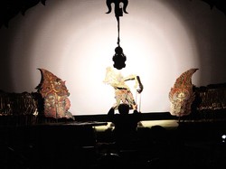 Bupati Tegal Jadi Dalang Wayang di Purwakarta